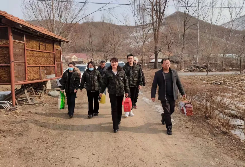 春節送暖·歲寒情深——印務公司開展春節走訪慰問活動