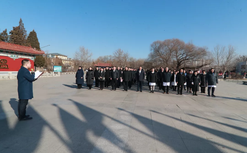 鞍勤集團黨委 溫泉集團黨委聯合舉辦“遷新址啟征程”主題黨日活動