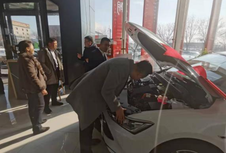 迎賓汽車公司走訪新能源車企，尋求合作發展新模式