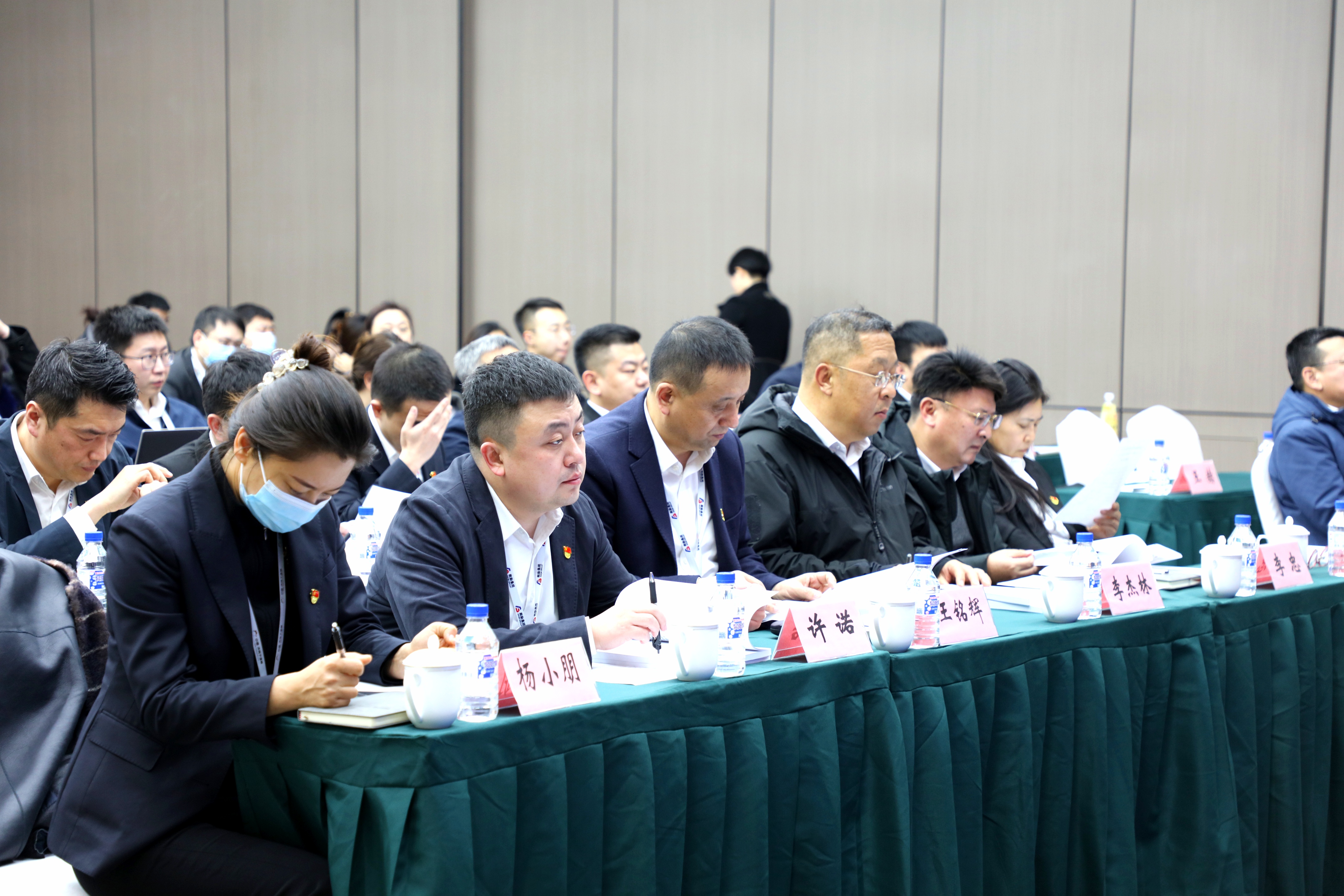 集團舉行機關中層干部、借調和駐村干部2022年度述職測評會議