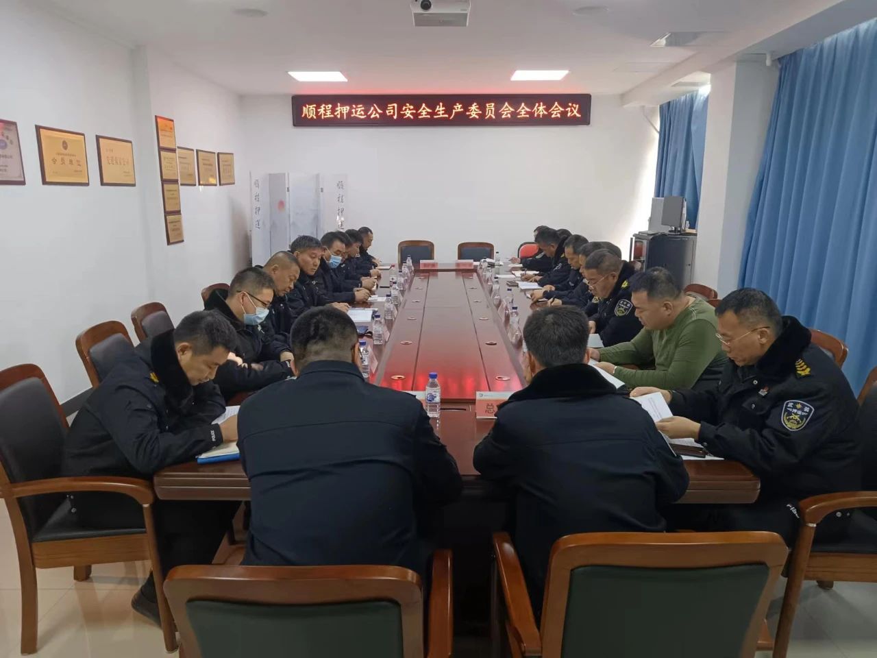 責任扛在肩 再踏新征程--順程押運公司召開2024年安全生產責任狀簽訂儀式暨安全生產委員會全體會議